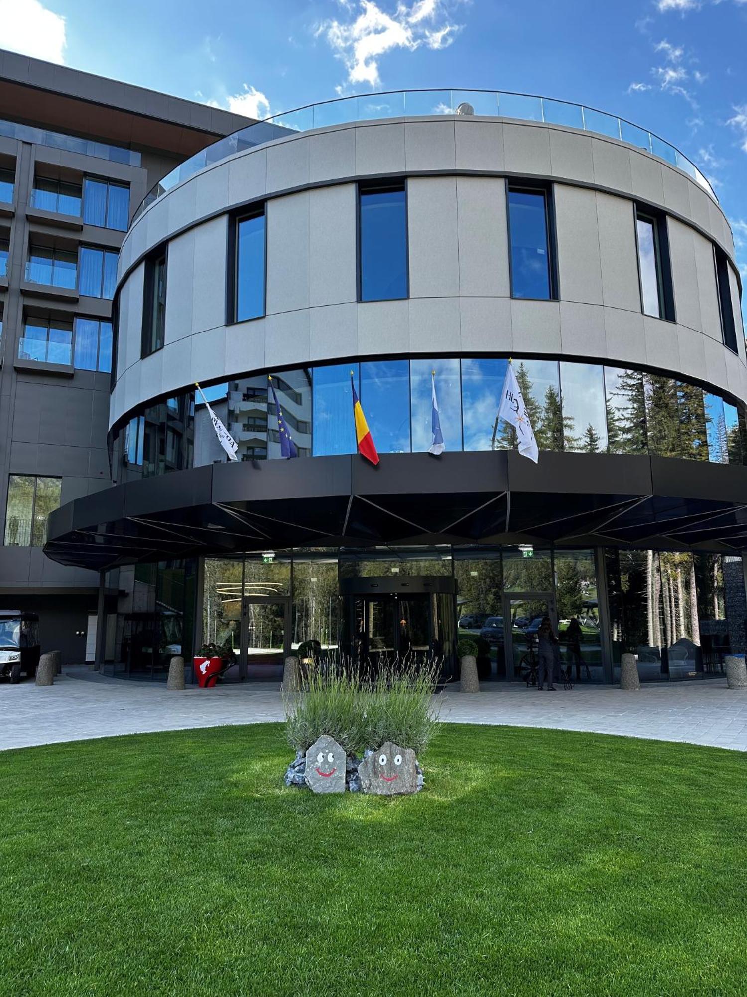 Hotel Pestera Wellness & Spa Moroeni Exterior foto